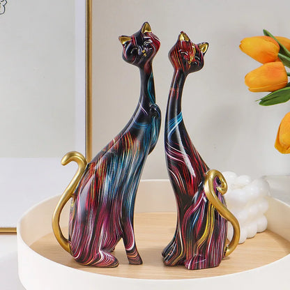 Escultura de Gatos Apaixonados Pintados em Graffiti Nórdico